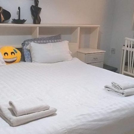 Private room in wonderful sea view apartment St. Paul's Bay Kamer foto